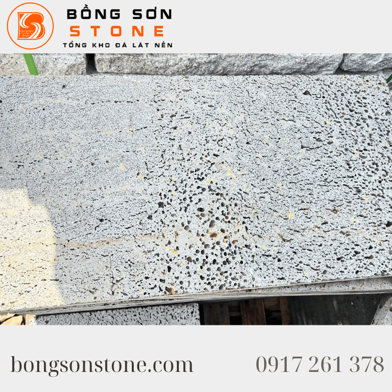 Đá ong xám 30x60x3cm tự nhiên ốp lát tường, lối đi, hồ cá sân vườn 3 Bề mặt đá ong xám giữ được độ nhám tự nhiên, giúp tăng độ ma sát, chống trơn trượt