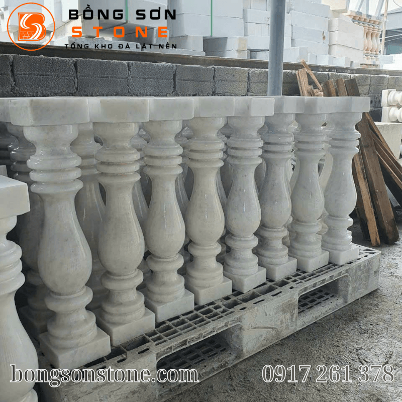 Lục bình đá lan can là gì? Cấu tạo, ưu điểm và ứng dụng thực tế 4 Lan can đá trắng được ưa chuộng bởi màu trắng tinh khiết, sáng sủa, tạo cảm giác sang trọng