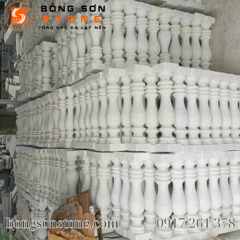 Lục bình đá lan can là gì? Cấu tạo, ưu điểm và ứng dụng thực tế 2 Lục bình đá lan can được chế tác tinh xảo để sử dụng làm trụ hoặc chi tiết trang trí trên lan can
