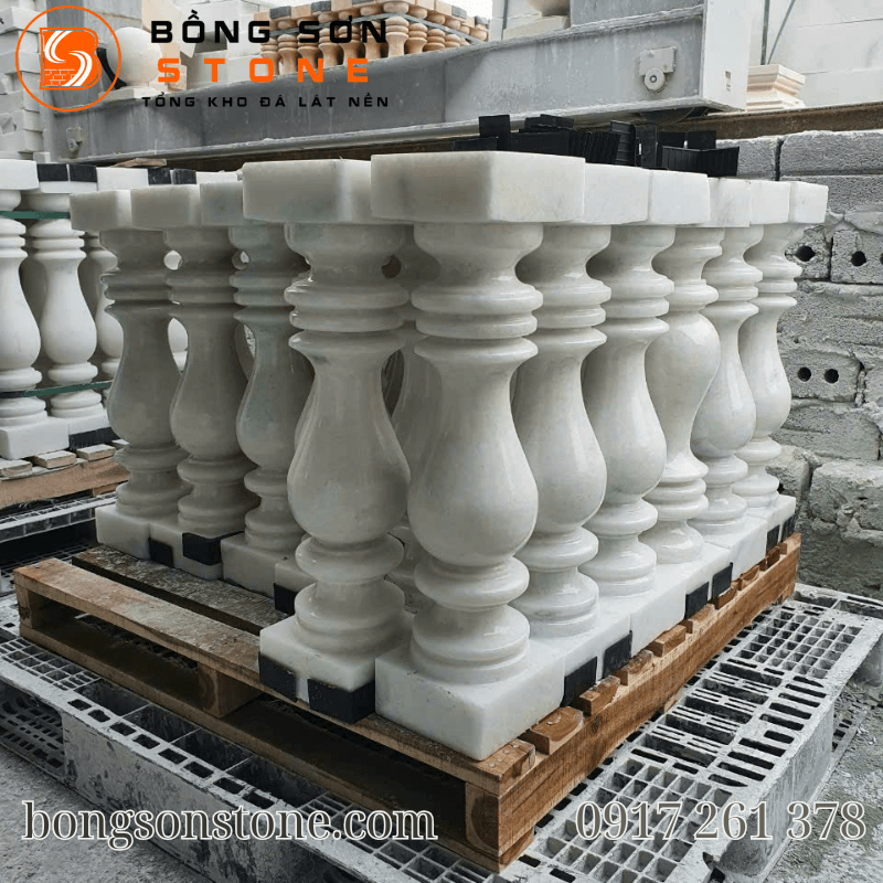 So sánh lục bình đá lan can với lan can sắt, gỗ, inox – Nên chọn loại nào? 2 Lục bình đá lan can được chế tác từ đá tự nhiên nguyên khối như đá xanh, đá trắng, đá vàng