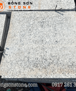 Đá Granite đen sông Hinh khò mặt 30x30x2cm chống trơn