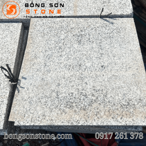 Đá Granite đen sông Hinh khò mặt 30x30x2cm chống trơn