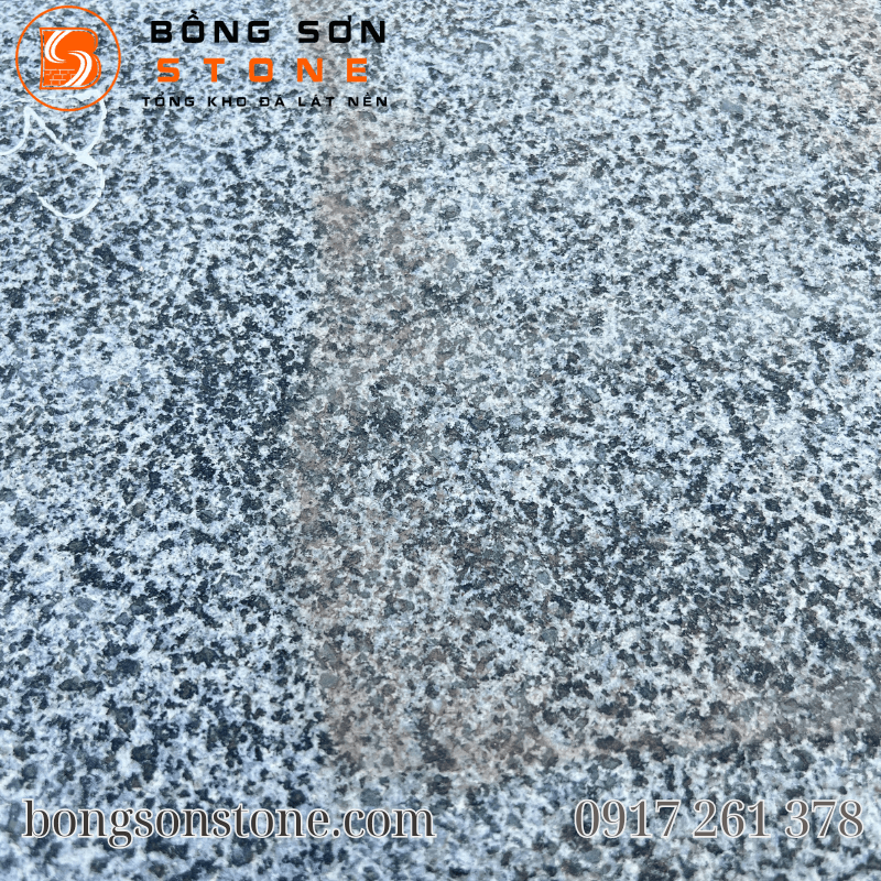 Đá Granite đen sông Hinh khò mặt 30x30x2cm – Bền chắc, chống trơn, lý tưởng lát sân 2 Đá Granite đen sông Hinh khò mặt 30x30x2cm