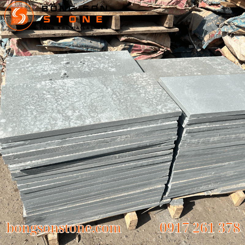 Đá sa thạch xanh khò 30x60x2cm lát sân vườn, vỉa hè 5 Tại Bồng Sơn Stone luôn có sẵn đá sa thạch xanh khò 30x60