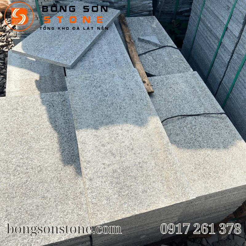 Đá xanh Ninh Thuận khò mặt 30x60x2cm lát sân, vỉa hè, đường đi 4 Đá xanh Ninh Thuận 30x60x2cm được dùng trong lát sân, vỉa hè, đường đi