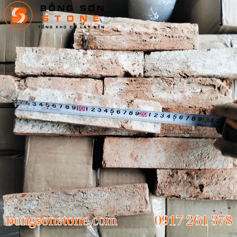 Gạch cổ ốp tường có kích thước 23x5x2,5 cm