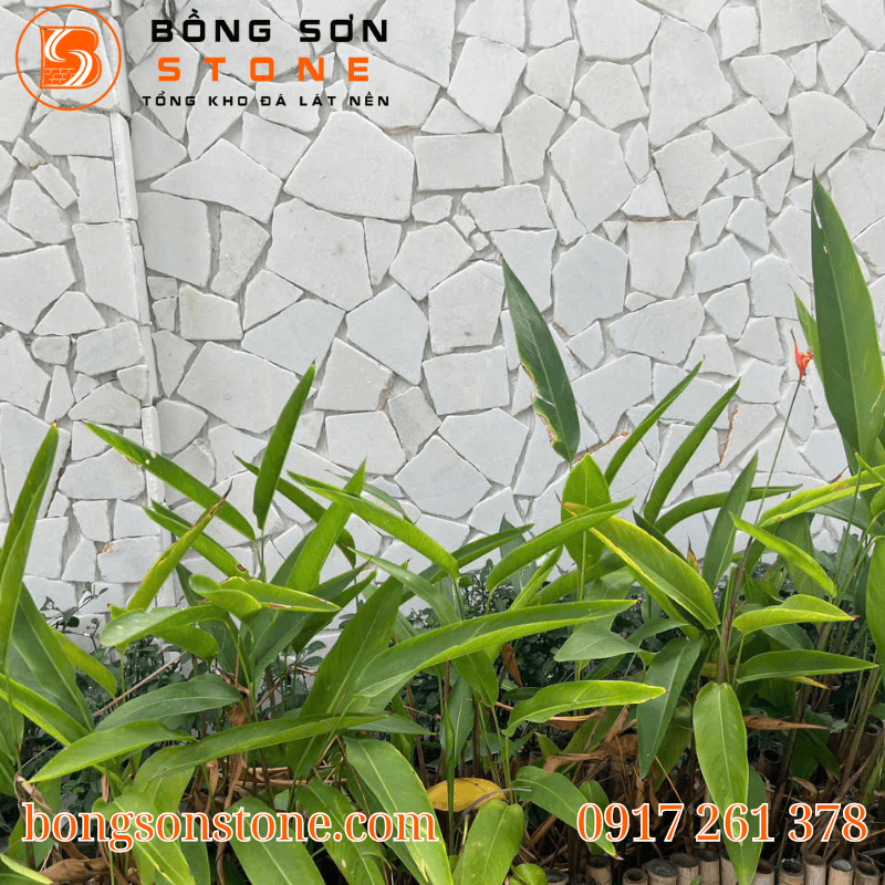 Việc thi công đá rối đòi hỏi sự tỉ mỉ và kỹ thuật chuyên nghiệp để đảm bảo độ bền và tính thẩm mỹ