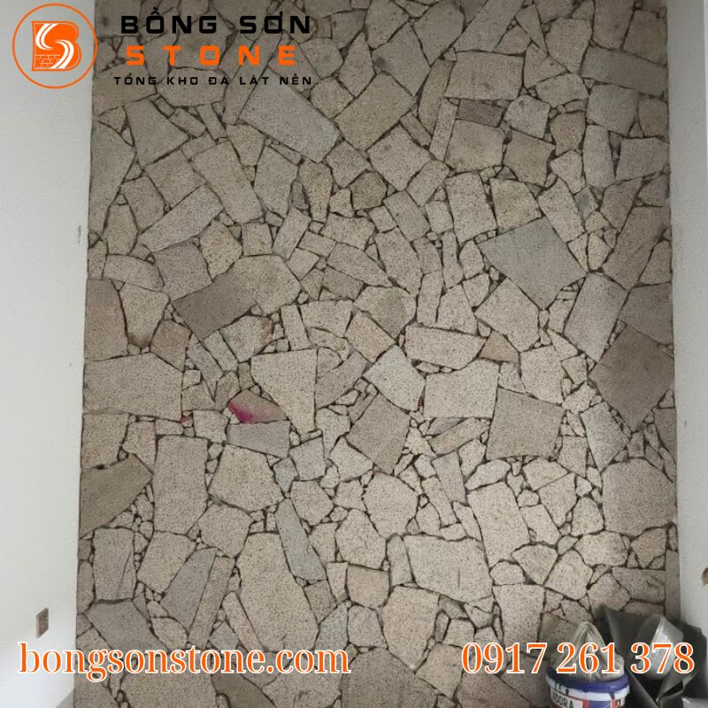 Đá rối vàng ốp tường mang lại vô vàn ưu điểm cho không gian sống