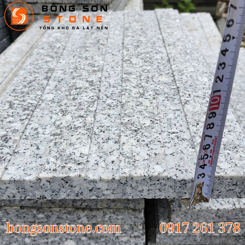 Đá Granite trắng Suối Lau xẻ rãnh 30x60x3cm – Lát nền chống trơn, bền đẹp 4 da granite trang suoi lau xe ranh 30x60x3cm 5