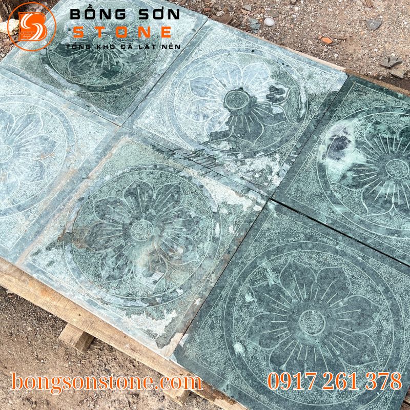 Đá xanh Thanh Hoá là vật liệu được lựa chọn phổ biến để lát sân nhà thờ, đình chùa