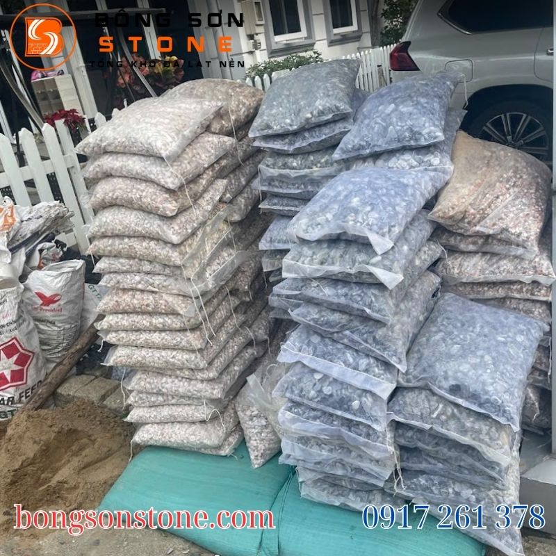 Tính toán đúng số lượng sỏi giúp bề mặt sân vườn thẩm mỹ và tránh lãng phí vật tư.