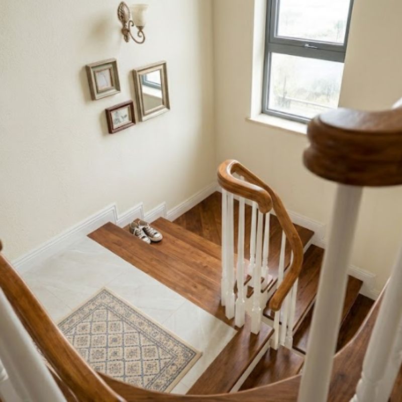 co nen op chan tuong cau thang 4