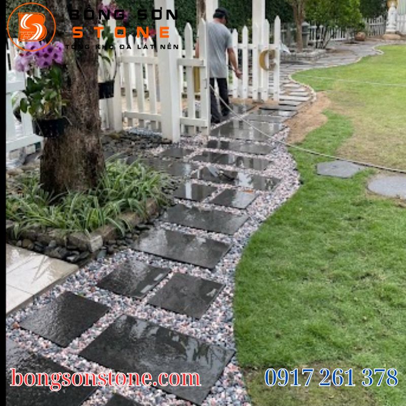 Đá Bazan Thuộc Nhóm Đá Gì? Nguồn Gốc Và Ứng Dụng Thực Tế 4 Đá bazan mang vẻ đẹp mộc mạc, phù hợp lát sân vườn và ốp trang trí.