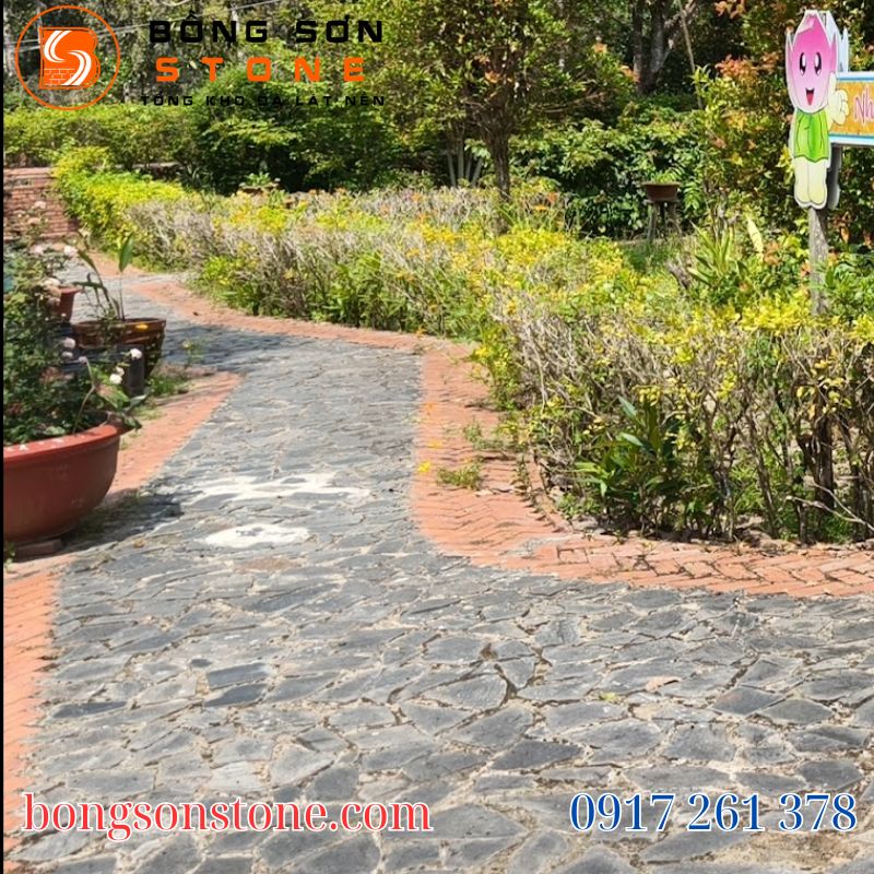 Đá Chẻ Đen Đà Nẵng 30x60cm Ốp Tường Trang Trí Ngoại Thất Đẹp, Bền 3 Đá chẻ đen Đà Nẵng 30x60 trang trí tường rào và tiểu cảnh sân vườn biệt thự.