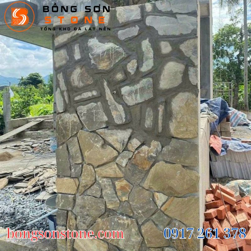 Ốp mặt tiền bằng đá tự nhiên hay gạch men tốt hơn? Kinh nghiệm chọn vật liệu 2 Ốp mặt tiền bằng đá tự nhiên hay gạch men giúp bảo vệ tường nhà trước thời tiết và nâng cao vẻ đẹp tổng thể cho công trình