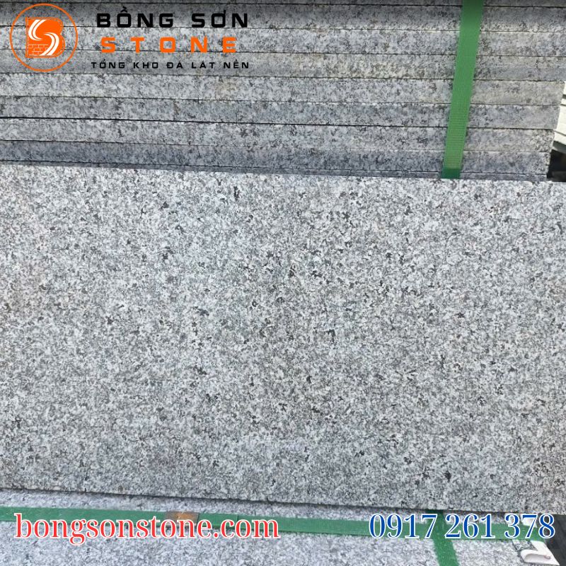 Hình ảnh tổng hợp giúp bạn dễ hình dung ngạch cửa qua các vật liệu phổ biến như đá, gỗ.