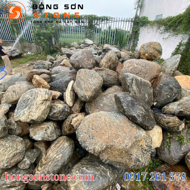 Đá cuội vân mây có nhiều kích thước khác nhau phù hợp nhiều mục đích trang trí.