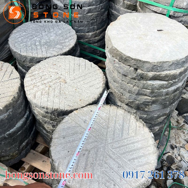 Đábước dạo  nổi bật với độ bền cao, bề mặt nhám chống trượt, thích hợp cho lối đi sân vườn.