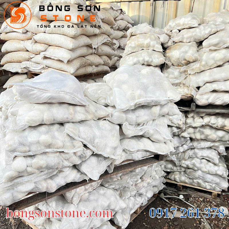   Bảng màu đa dạng của sỏi cuội tại kho Bồng Sơn Stone.