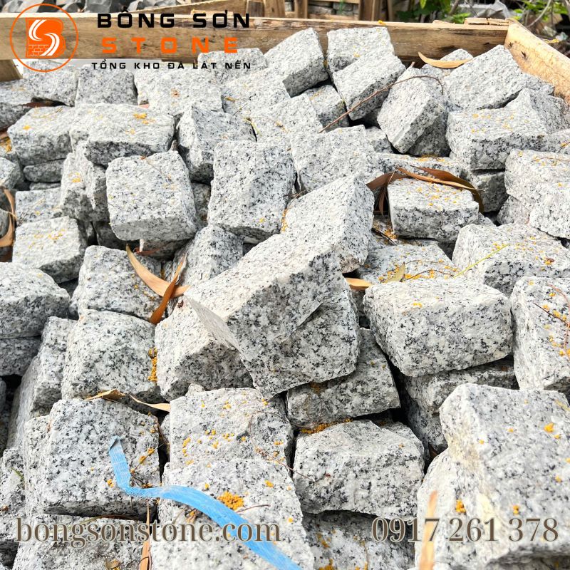Mẫu đá Granite tự nhiên sử dụng cho khu vực bể bơi có độ bền cao.