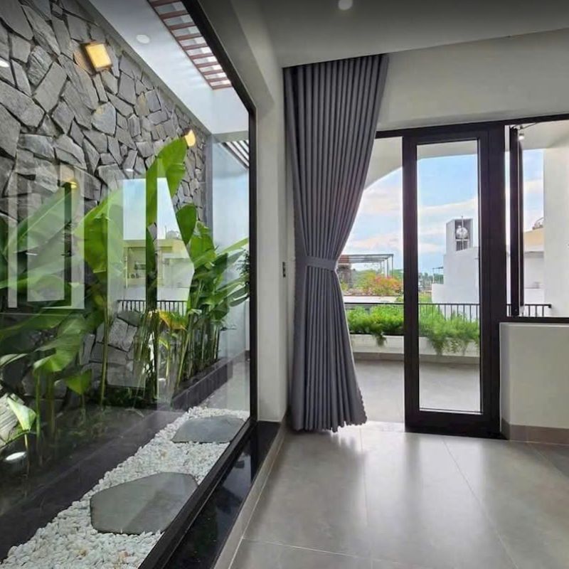Đá ốp tường phòng ngủ mang đến sự hài hòa giữa tính thẩm mỹ và độ bền sử dụng.