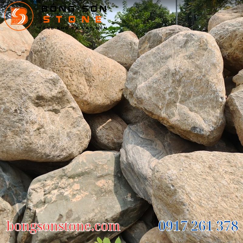 Giá đá tảng sân vườn sẽ thay đổi tùy theo kích thước, chất liệu, hình dáng tự nhiên và khoảng cách vận chuyển thực tế