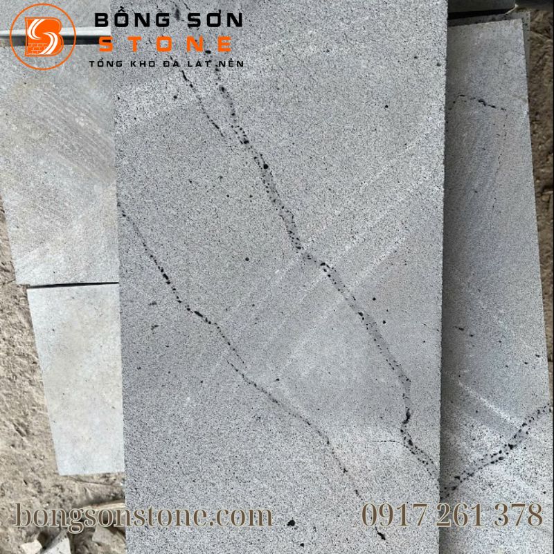 Đá Ong Xám 60x120 Lát Sân Vườn, Lối Đi Và Công Trình Cảnh Quan 2 Đá ong xám 60x120 là dòng đá tự nhiên được hình thành từ quá trình kiến tạo địa chất hàng triệu năm