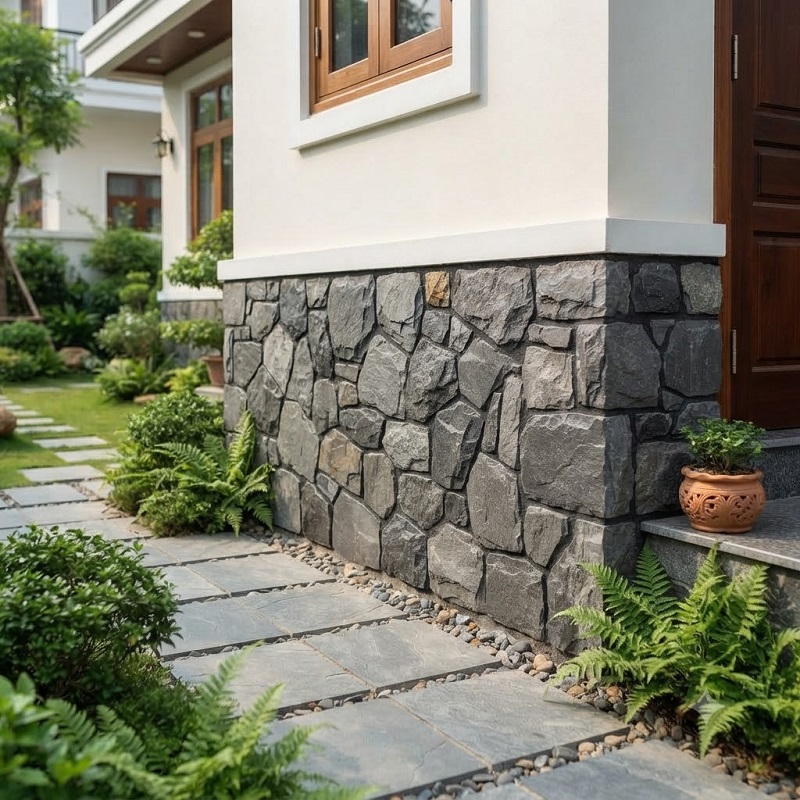 Tiểu cảnh sân vườn và hàng rào sử dụng đá rối ốp chân tường mang vẻ đẹp tự nhiên, bền vững từ Bồng Sơn Stone.