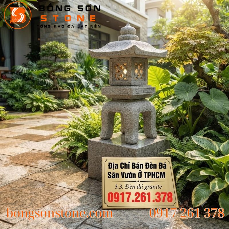 Hình ảnh chụp một chiếc đèn đá granite cao cấp được đặt trong khuôn viên sân vườn biệt thự sang trọng